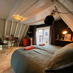 Attic Monkeys Couette-café Amsterdam