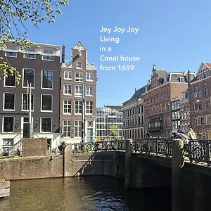 Two Bedroom In Historic Canalhouse From 1618 - Centre Couette-café Amsterdam